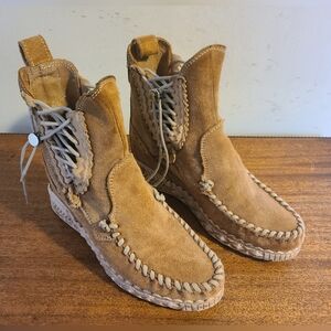 El Vaquero Agnes Moccasin Boots Size 38